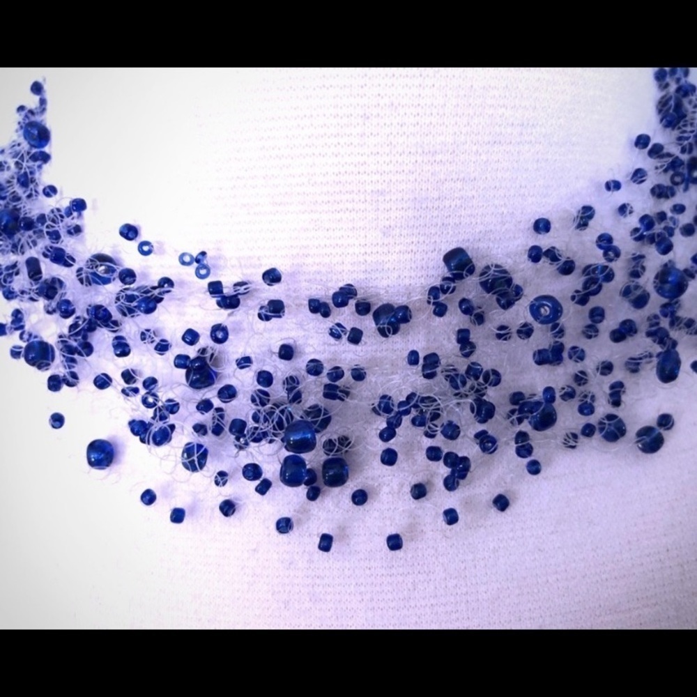 Necklace choker made of blue beads